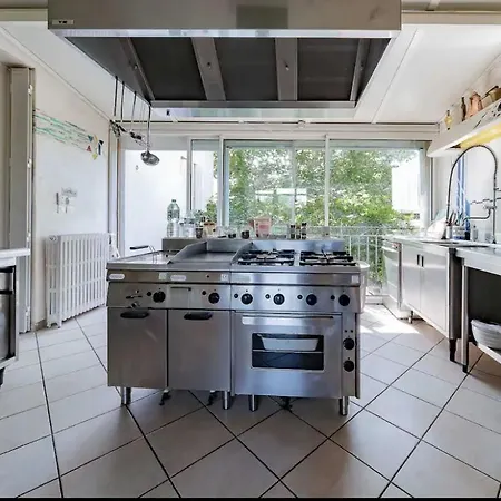 Dom wakacyjny Maison Sur L'eau Avec Jardin Et Piscine *