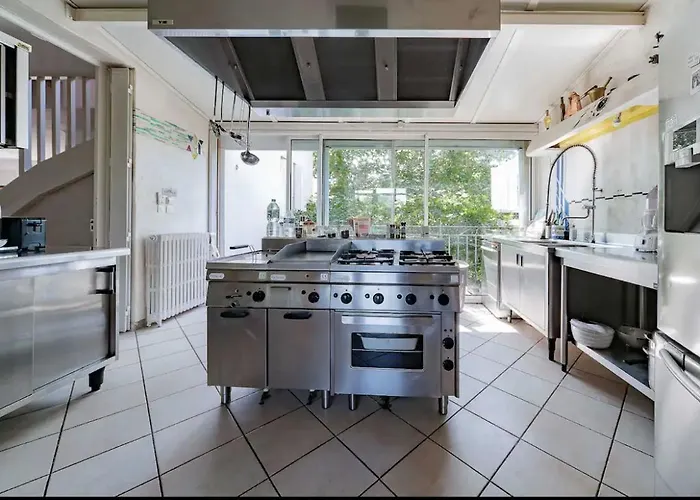 Holiday home Maison Sur L'eau Avec Jardin Et Piscine *