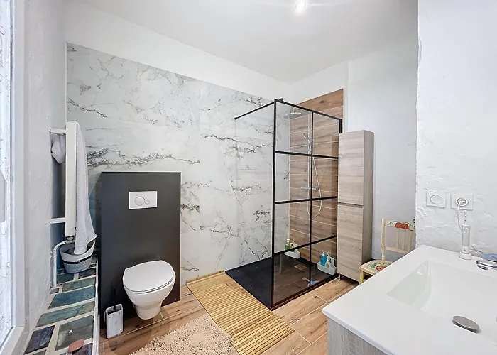 Maison Sur L'eau Avec Jardin Et Piscine Holiday home