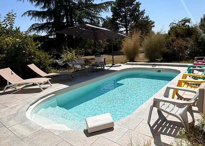 Holiday home Maison Sur L'eau Avec Jardin Et Piscine Bellerive-sur-Allier